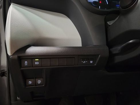 Used 2025 Toyota Sienna XLE AWD/4WD image 18