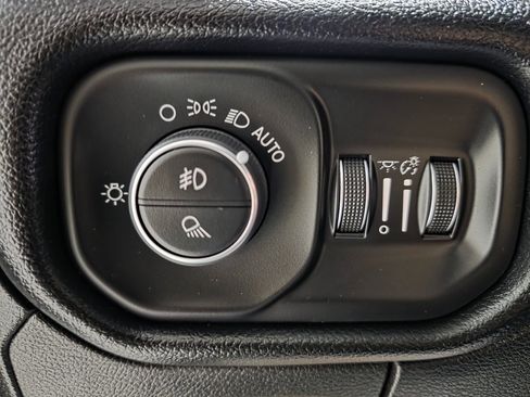 Used 2019 RAM 1500 Sport w/ Level 2 Equipment Group image 39