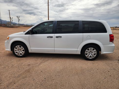Used 2019 Dodge Grand Caravan SE w/ UConnect Hands-Free Group FWD image 7