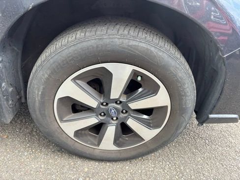 Used 2017 Subaru Forester 2.5i Premium AWD/4WD image 11
