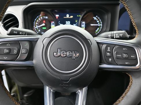 Used 2024 Jeep Wrangler Unlimited Sahara w/ Technology Group AWD/4WD image 22