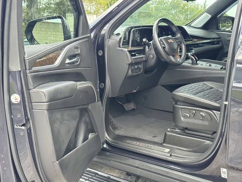 Certified 2024 Cadillac Escalade ESV Premium Luxury Platinum AWD/4WD image 13