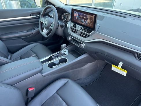 New 2026 Nissan Altima 2.5 SR w/ SR Midnight Edition Package image 19