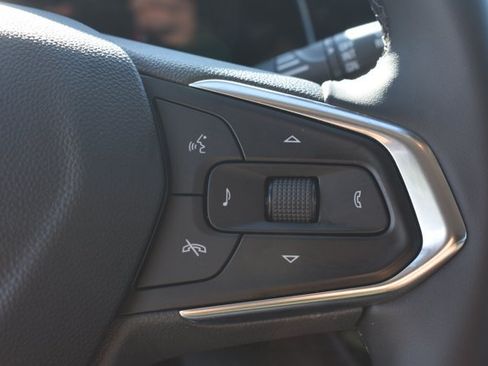 Used 2025 Chevrolet Trax LT w/ LT Convenience Package FWD image 21