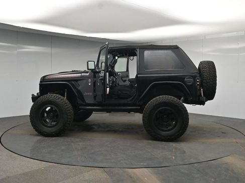 Used 2022 Jeep Wrangler Rubicon w/ Cold Weather Group AWD/4WD image 42