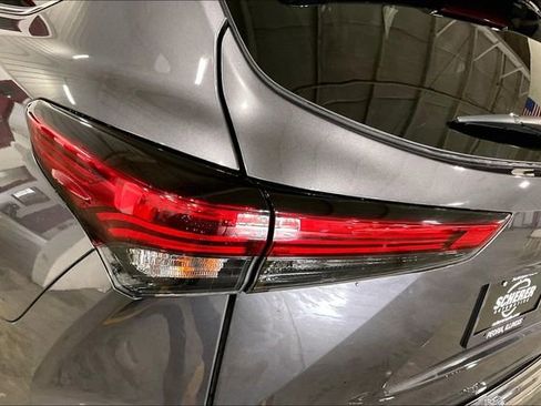 Used 2021 Toyota Highlander Limited image 33