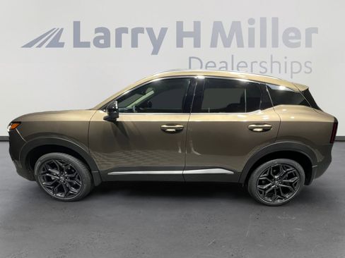 New 2026 Nissan Kicks SR image 2