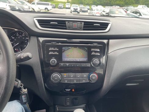 Used 2014 Nissan Rogue S AWD/4WD image 17