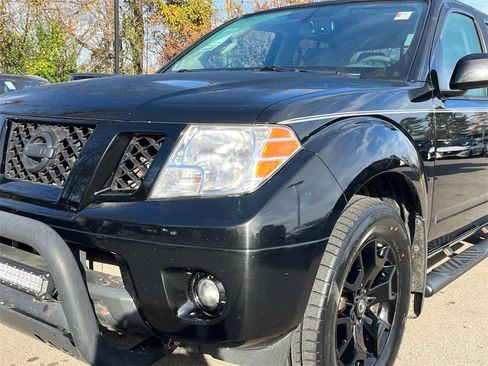 Used 2021 Nissan Frontier SV w/ Midnight Edition Floor Mats image 10