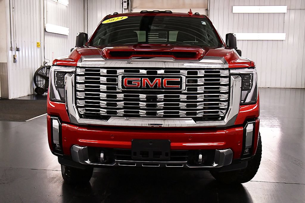 Used 2024 GMC Sierra 2500 Denali w/ Denali Reserve Package AWD/4WD image 2