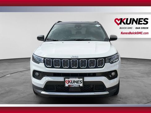 Used 2025 Jeep Compass Limited AWD/4WD image 3