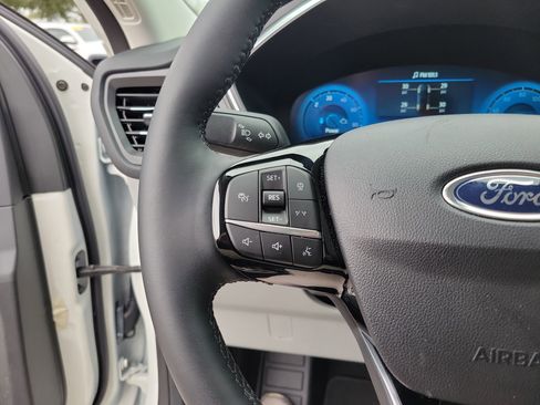 Certified 2024 Ford Escape SE w/ PHEV Premium Package image 12