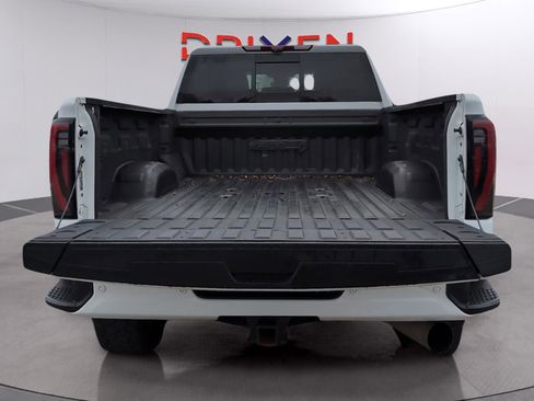 Used 2024 GMC Sierra 2500 AT4 w/ AT4 Premium Plus Package image 9
