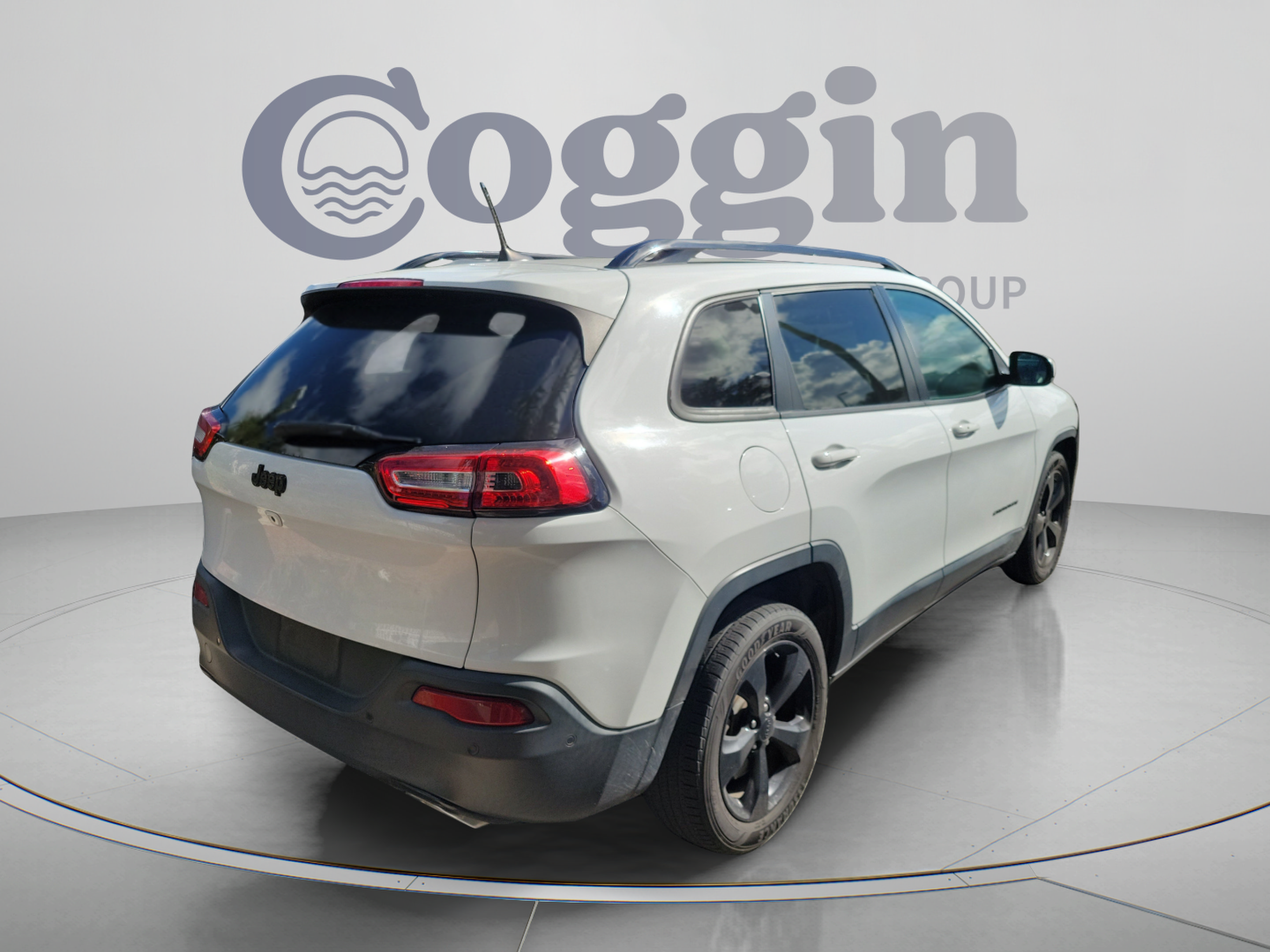 Used 2018 Jeep Cherokee Limited w/ Technology Group FWD image 5