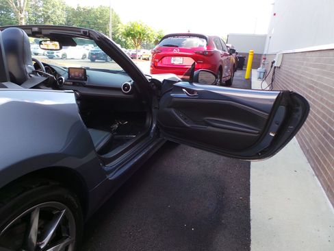 Certified 2021 MAZDA MX-5 Miata Grand Touring RWD image 33