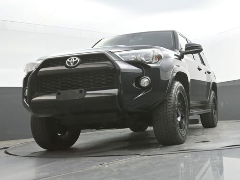 Used 2017 Toyota 4Runner SR5 AWD/4WD image 41