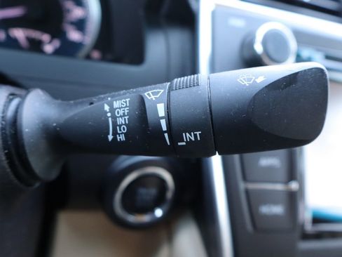 Used 2015 Toyota Camry XLE w/ Convenience Package image 32