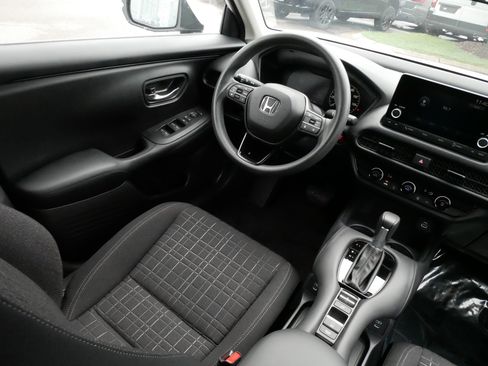 Used 2024 Honda HR-V LX image 9