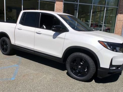 New 2026 Honda Ridgeline Black Edition image 2