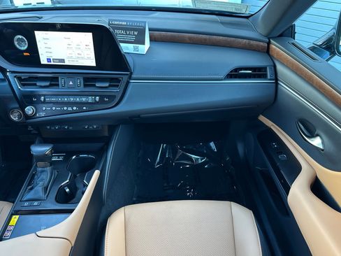 Used 2025 Lexus ES 300h w/ Premium Package image 28