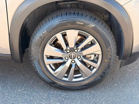Certified 2025 Nissan Pathfinder SV FWD image 8