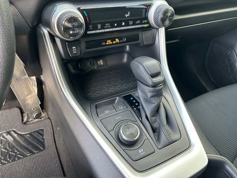 Used 2025 Toyota RAV4 LE AWD/4WD image 24