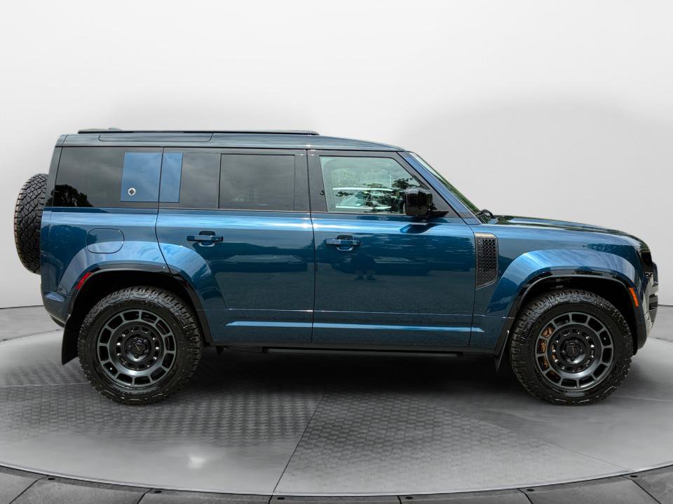 New 2026 Land Rover Defender 110 AWD/4WD image 8