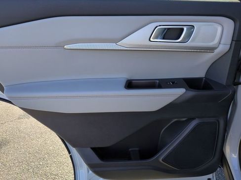 New 2026 Ford Explorer Active RWD image 24