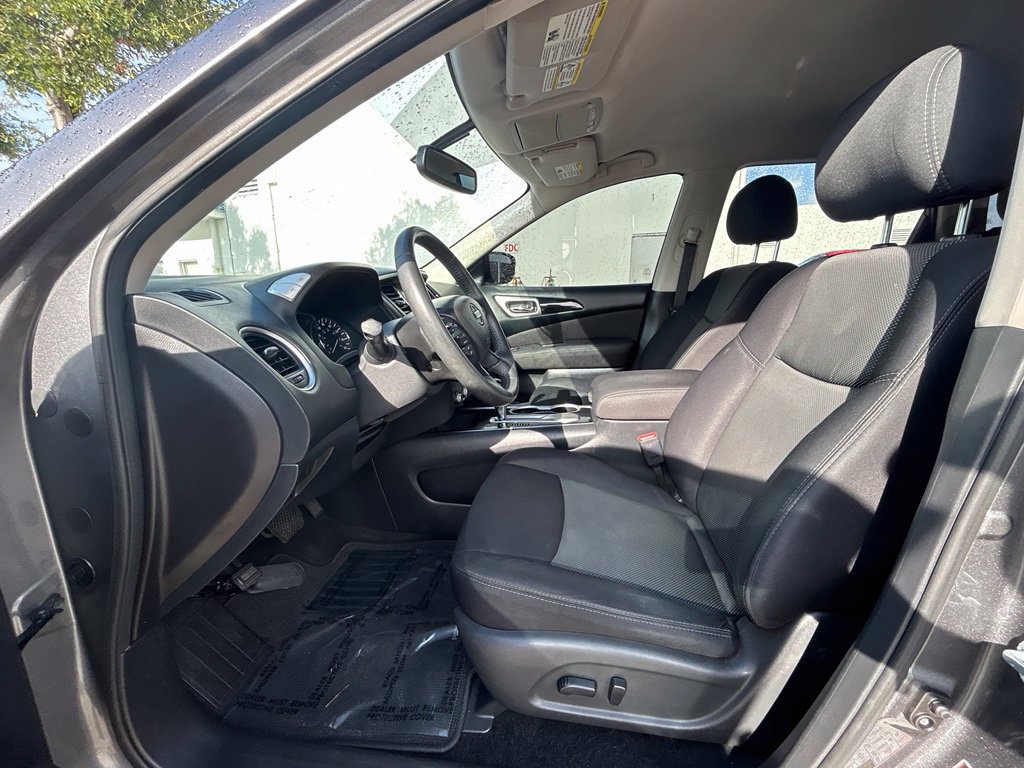 Used 2017 Nissan Pathfinder SV w/ Trailer Tow Package FWD image 11