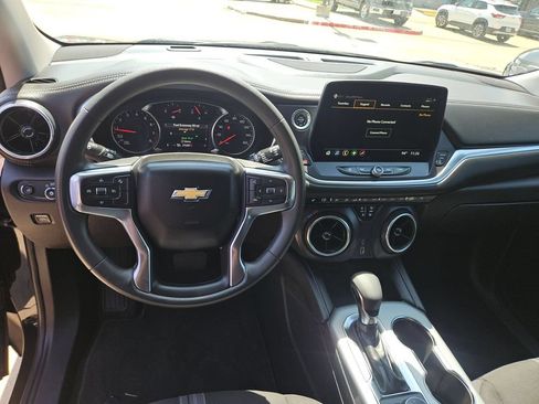 Used 2025 Chevrolet Blazer LT FWD image 17