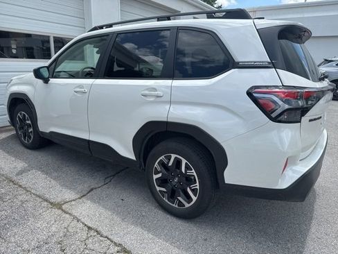 Used 2025 Subaru Forester Premium w/ Convenience Package #1 AWD/4WD image 2