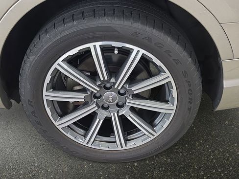 Used 2017 Audi Q7 3.0T Premium Plus w/ Premium Plus Package image 32