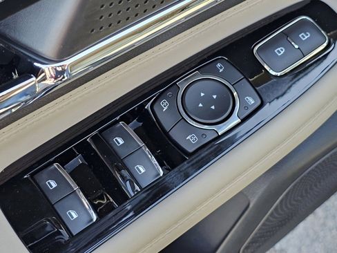 Used 2025 Lincoln Corsair AWD w/ Equipment Group 101A image 27