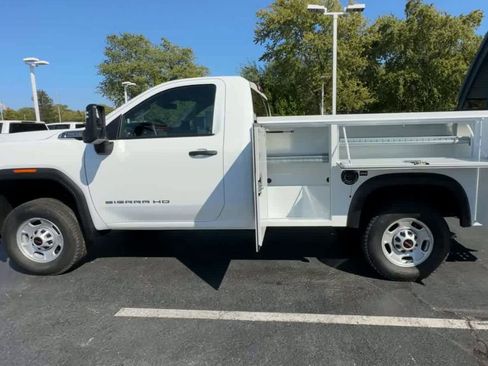 Used 2024 GMC Sierra 2500 Pro w/ Convenience Package image 5