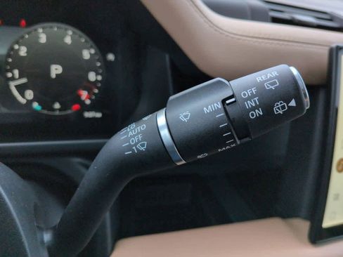 Used 2025 Land Rover Defender 110 S image 27