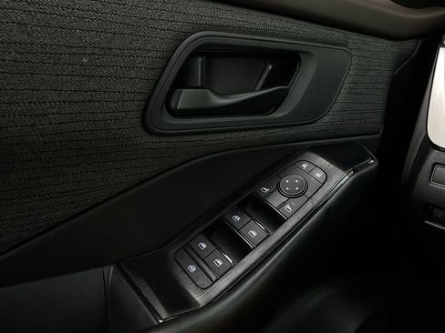 Used 2023 Nissan Rogue S image 20