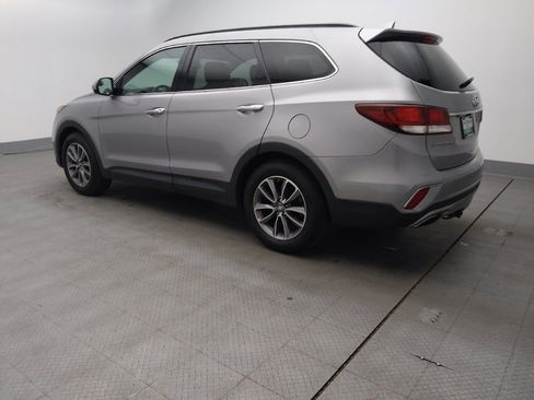 Used 2017 Hyundai Santa Fe SE image 3
