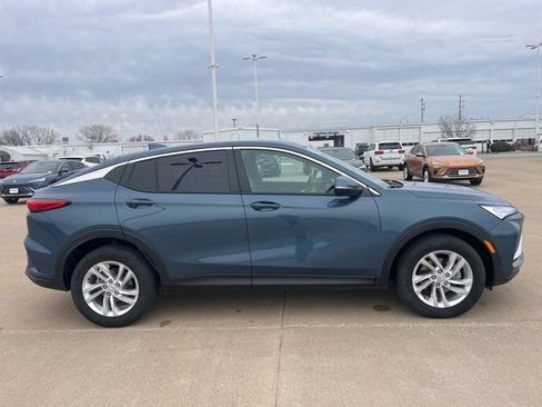 Used 2025 Buick Envista Preferred w/ Convenience II Package image 2