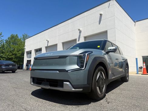 Used 2024 Kia EV9 Wind AWD/4WD image 32