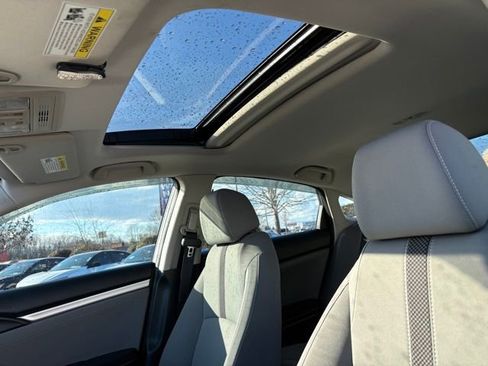 Used 2019 Honda Civic EX image 22