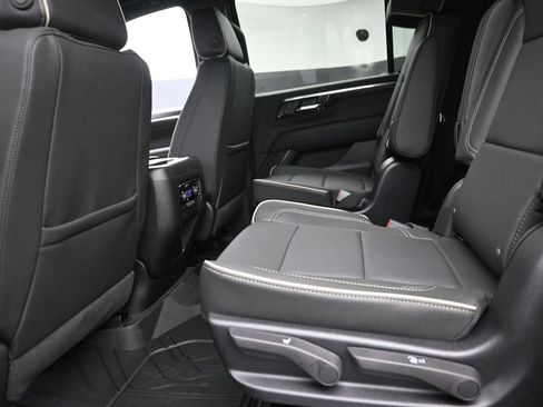 New 2026 Chevrolet Suburban Premier w/ Sun And Tow Package AWD/4WD image 15