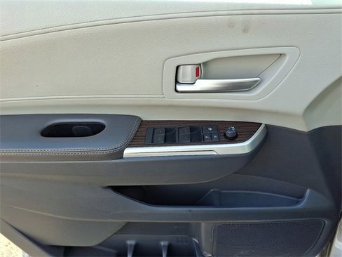 Used 2024 Toyota Sienna XLE image 15