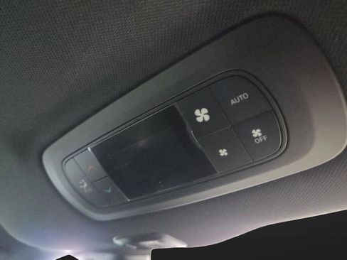 New 2026 Chrysler Pacifica Select image 36