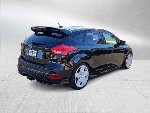 Used 2017 Ford Focus ST w/ Equipment Group 402A image 16