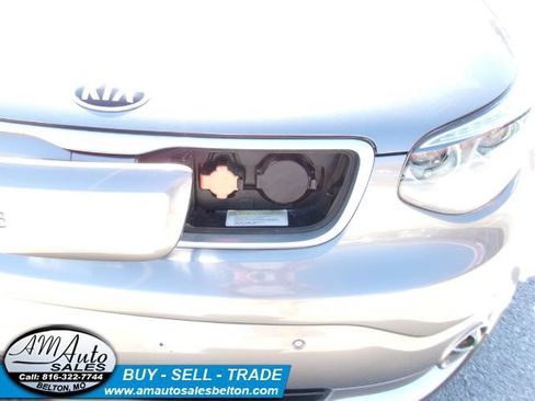Used 2017 Kia Soul EV + w/ Sun & Fun Package FWD image 8