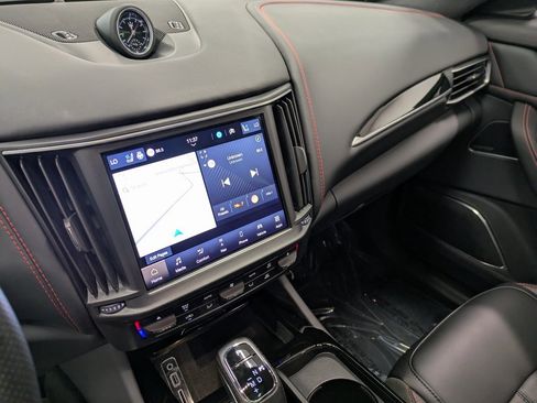 Used 2024 Maserati Levante GT Ultima image 11