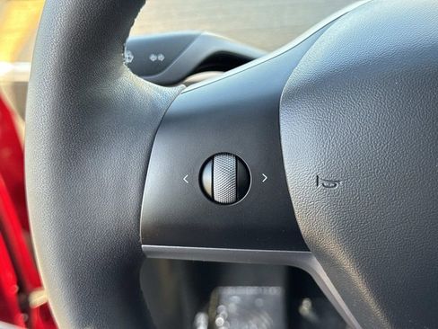 Used 2021 Tesla Model Y Long Range image 9