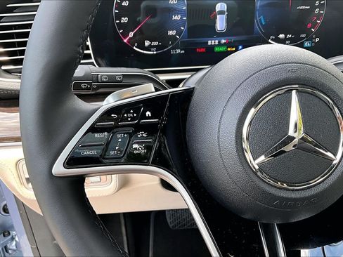 Used 2025 Mercedes-Benz GLE 450e 4MATIC image 24