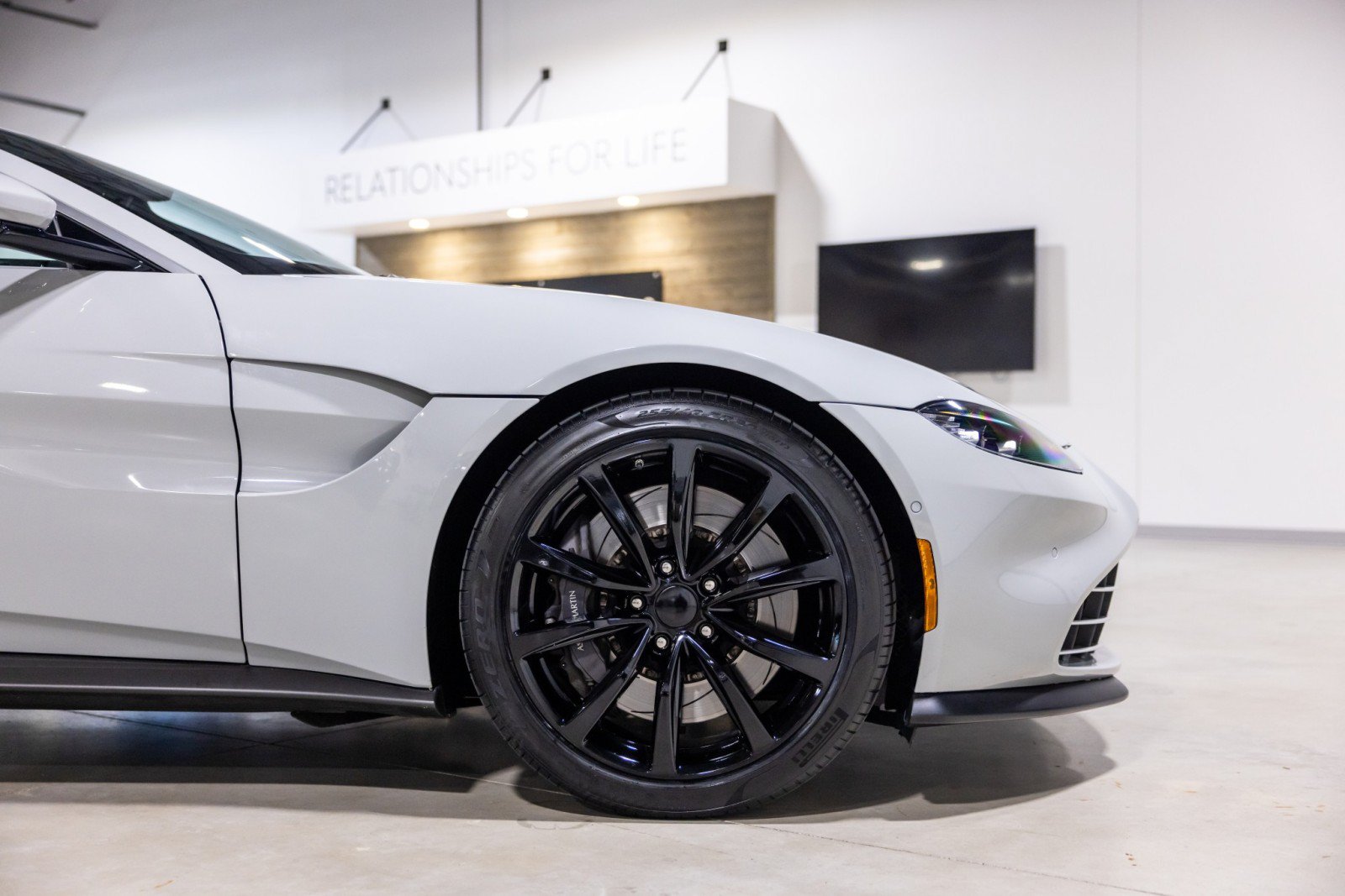 Used 2023 Aston Martin V8 Vantage Coupe RWD image 21