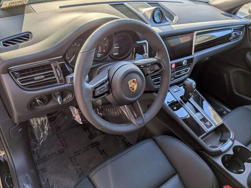 Certified 2026 Porsche Macan AWD/4WD image 4